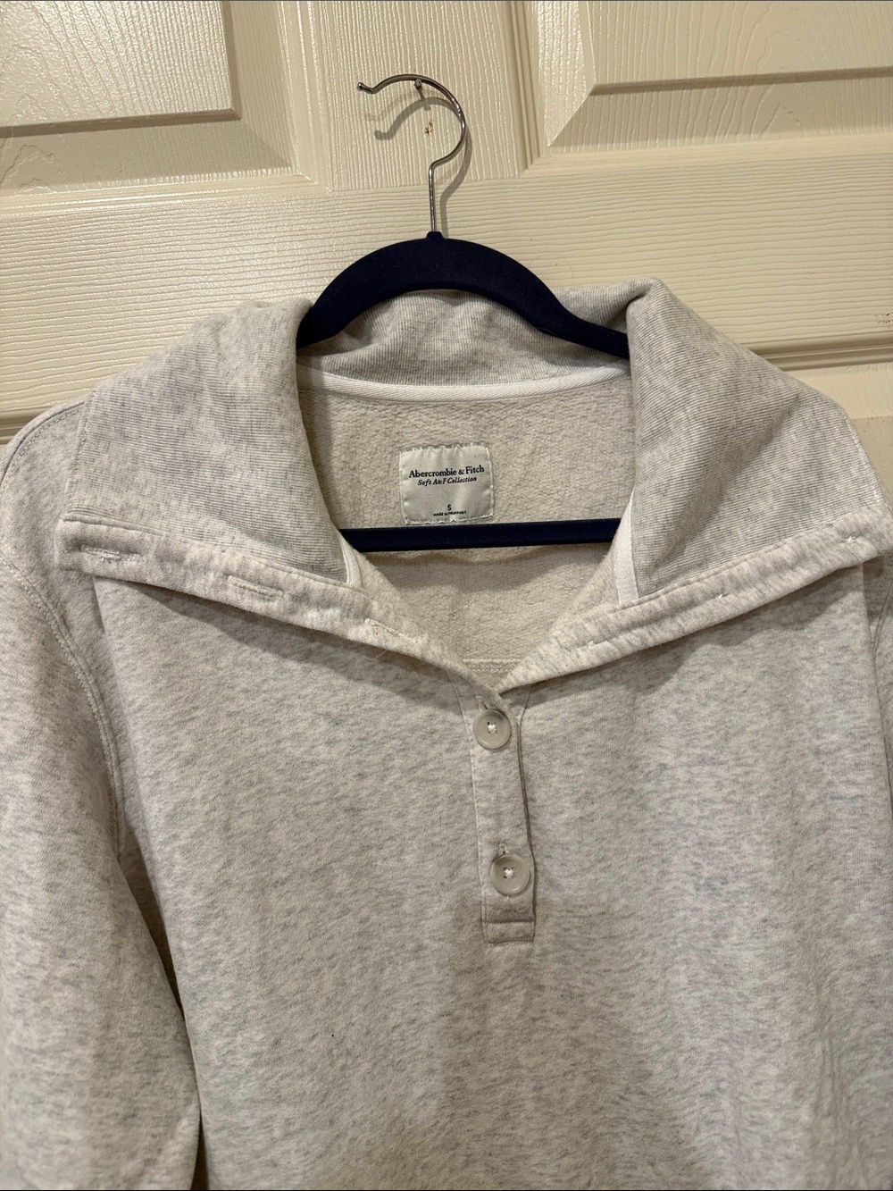 Abercrombie & Fitch Soft AF drama wedge grey sweatshirt, small - Picture 3 of 7